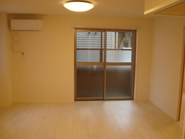 サンベルグ千年101号室 リビング