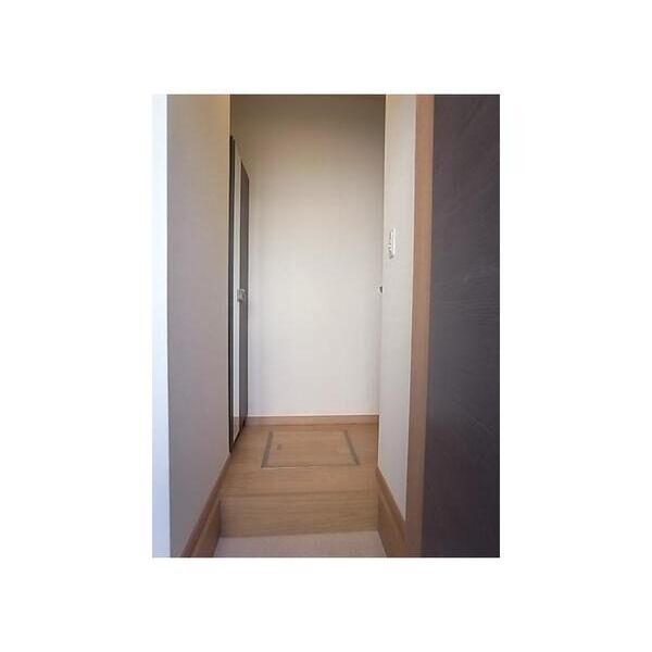 PLUM　ESTATEA号室 玄関