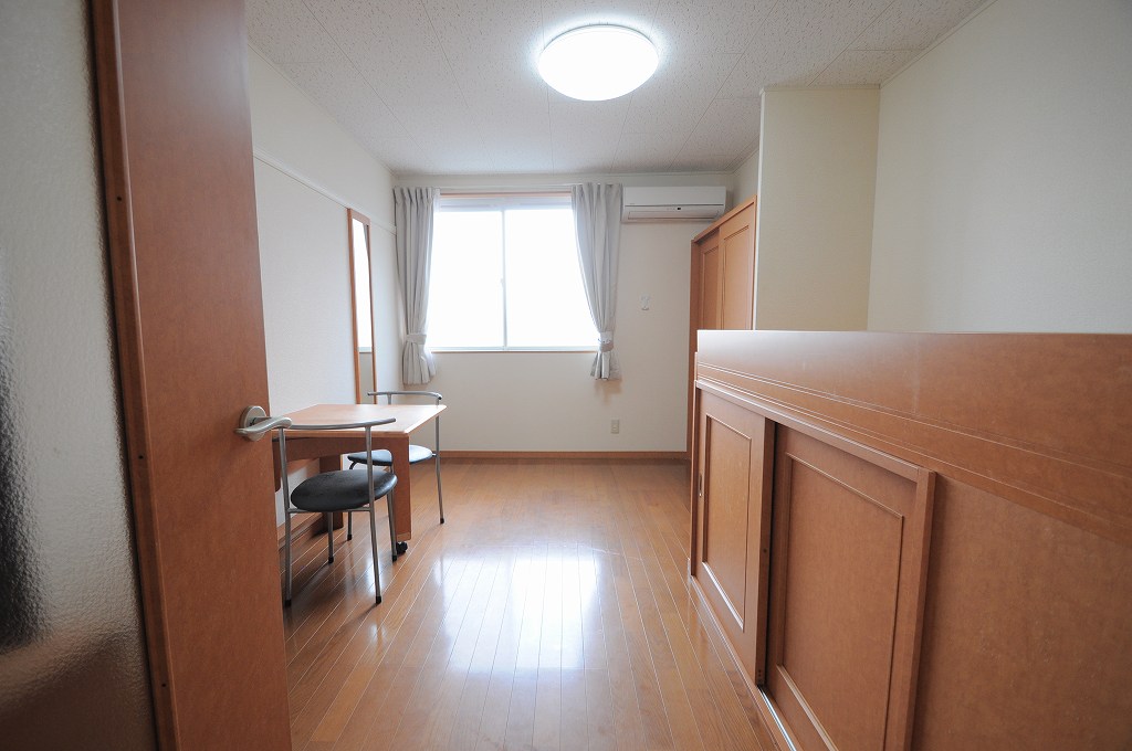 レオパレスブラントン　ハウス 寝室