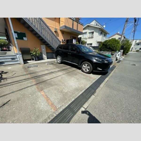 シーサイドコーポ辻堂 駐車場