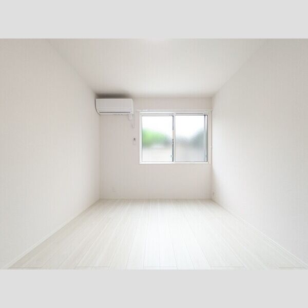 パークサイドヴィラⅢ102号室 洋室6.3帖(別角度)