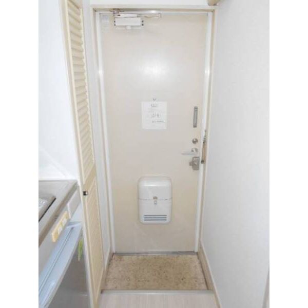 ジュネパレス市川第43 玄関