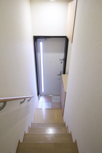 メゾンオルテ2階 玄関