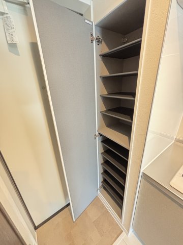 ウィンメゾン薬園台0302号室 収納力のあるシューズボックスです！