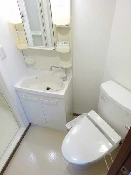 ミリオンステーションプラザ鶴見市場606号室 トイレ