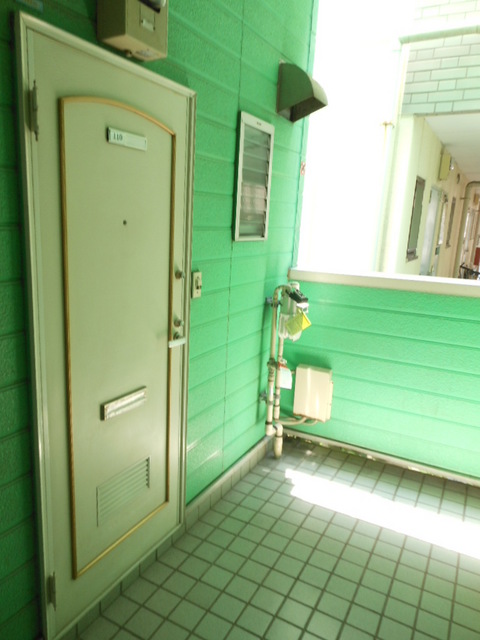 パンプキンハウス0110号室 玄関（外）