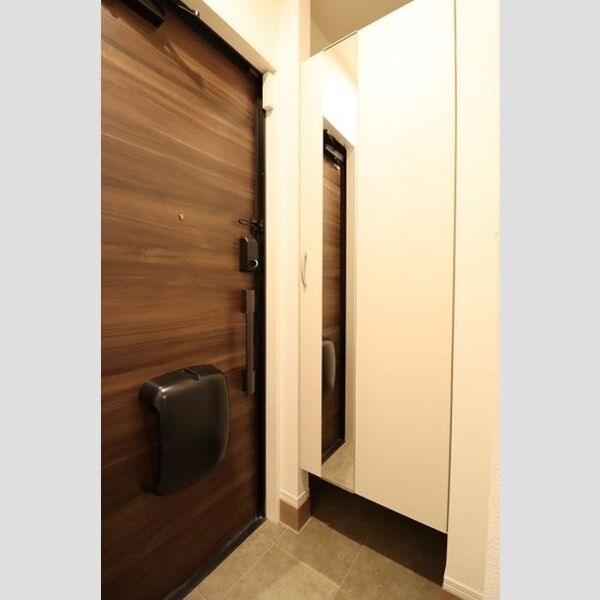 プランドール西武 玄関には鏡付シューズクローク