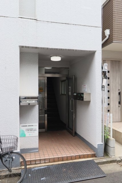 小林ビル3階 エントランス