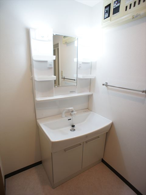 椎の実ハイツ0506号室 コンパクトで使いやすい洗面所