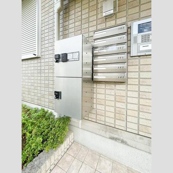 ブライトコート202号室 宅配ボックス