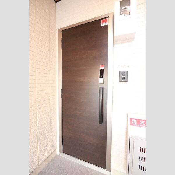 Blanc Cube(ブラン キューブ)101号室 玄関