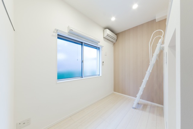 ＫＡＨＡＬＥ越谷2階 エアコン　室内物干し