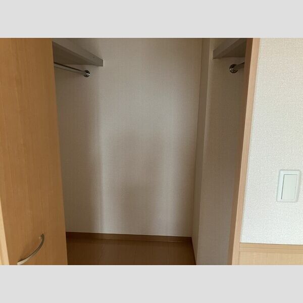 ラウレア201号室 ウォークインクローゼット