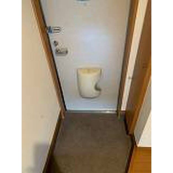 ルミエール大久保 玄関