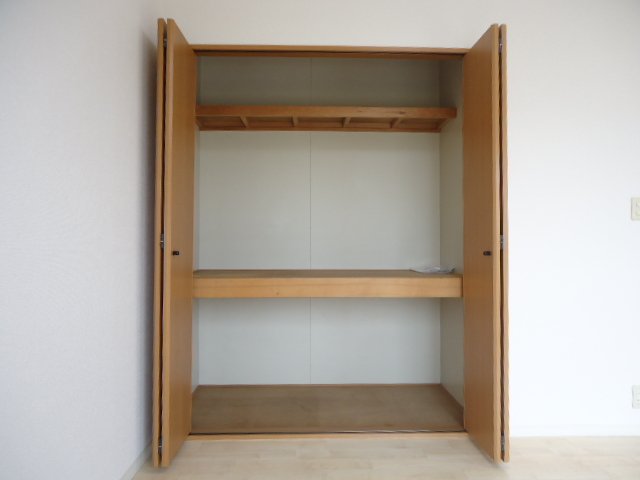 ヴィラ・マリアージュ101号室 収納