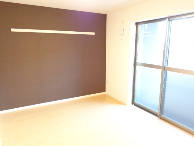 フローリッシュ・ガーデン102号室 洋室