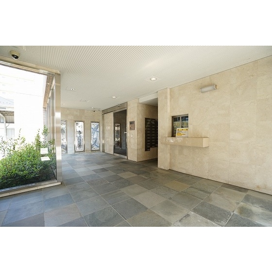 ロイヤルヒルズ浦和 エントランスホール