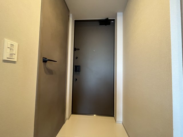 プライムメゾン千葉新町0905号室 玄関