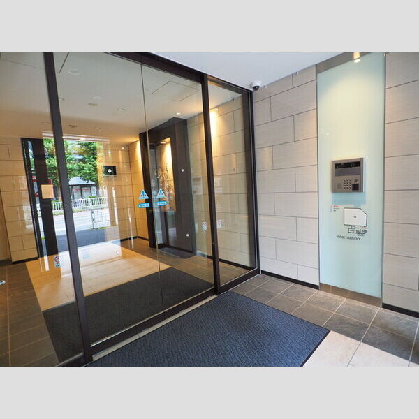 ベイサイドヒルズ関内702号室 エントランス(オートロック・集合ポスト)