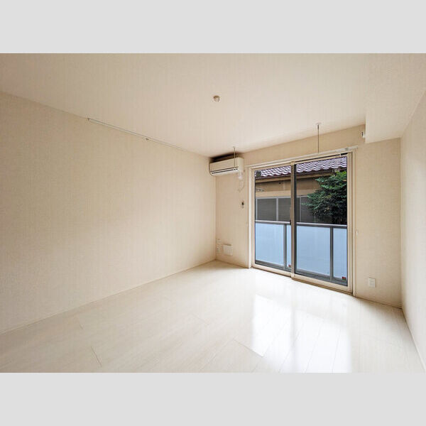 レフィナード103号室 リビング