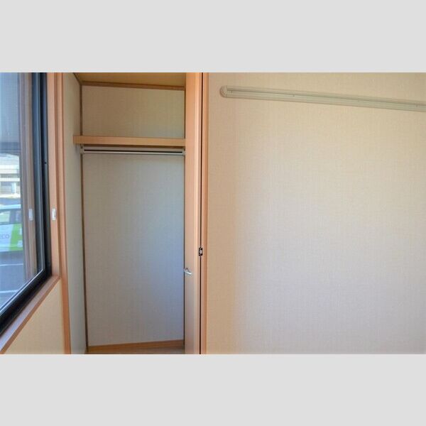 アルトインテルノ102号室 洋室②(別角度)