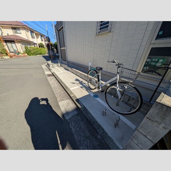 グランベリー101号室 駐輪場