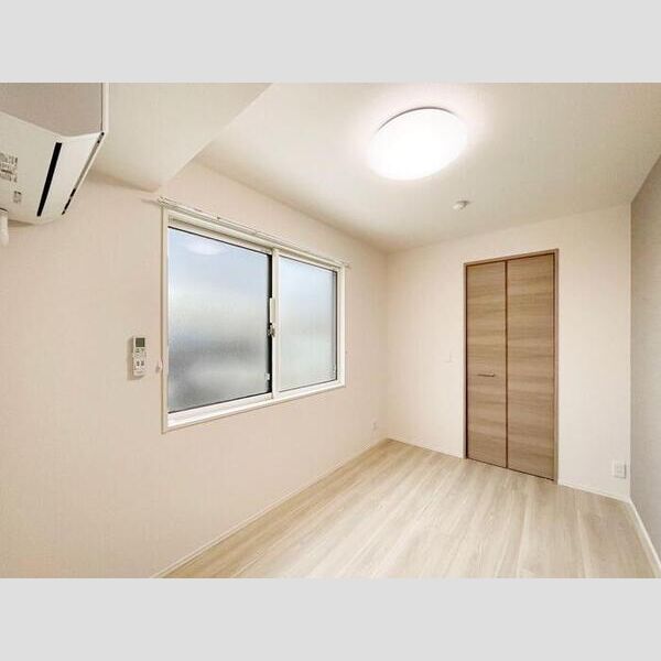 セレスティア興野101号室 洋室