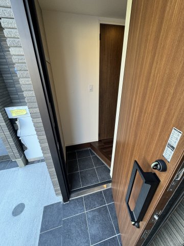 Ｒｉｃｈｅｓｓｅ　Ｙｏｋｏｈａｍａ0103号室 玄関