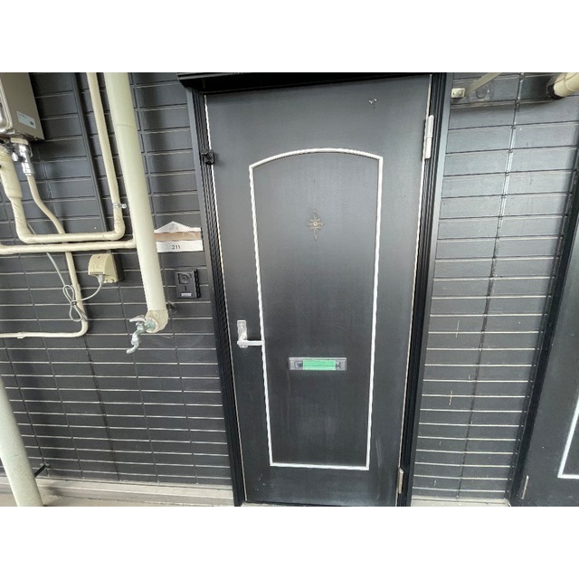 白鍬グランデ211号室 玄関