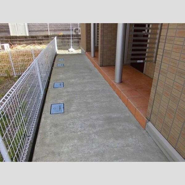 ウィット請西東C 玄関前