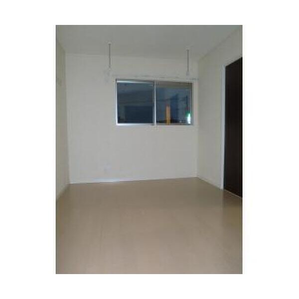 ロイヤルパーク301号室 リビング