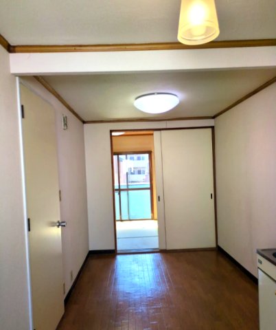 領家レジデンス302号室 クリーニング前の写真です