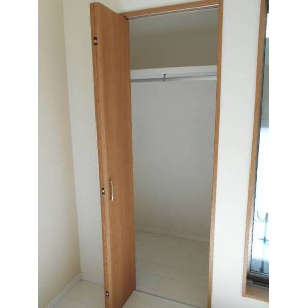 ラフィネ前原0202号室 収納