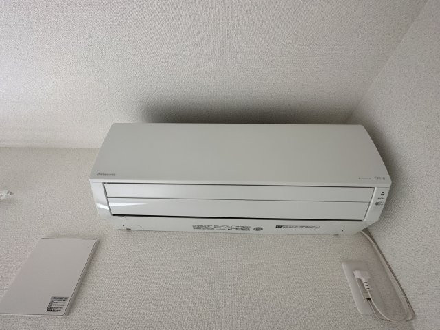 ウィルジューン六浦103号室 夏も冬もエアコンは必需品ですよね！