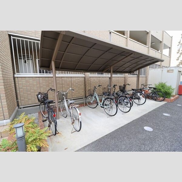 シェ・コパン 駐輪場