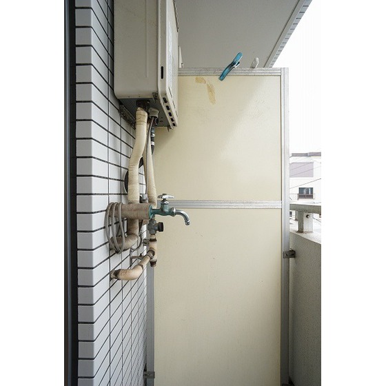 エレガンス綾瀬５0308号室 室外洗濯機置き場