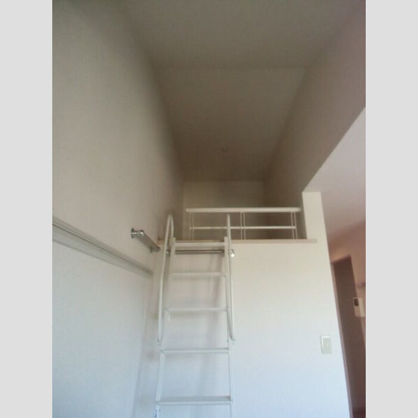 クロスクローバー203号室 ロフト