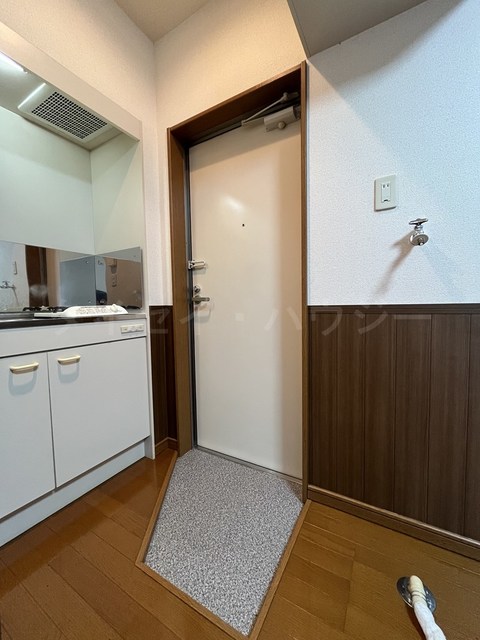 アーバンスクエア江原町Ａ棟0105号室 玄関