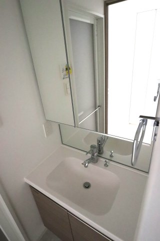 GENOVIA花月総持寺0503号室 洗面