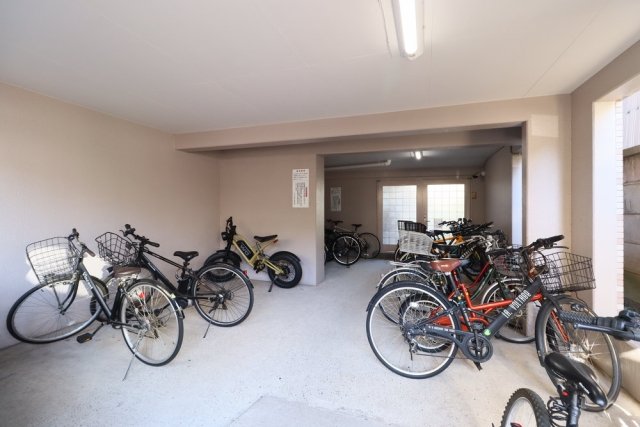 ドム学芸大3階 駐輪場