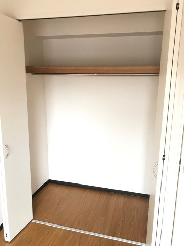 サンライズパレス 洋室１　クロゼット　※現況優先