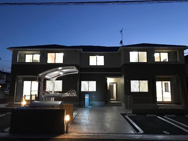 ロジュマン　ボヌール（Ｒｏｊｕｍａｎ　Ｂｏｎｎｕｒ） 外観写真（夜）