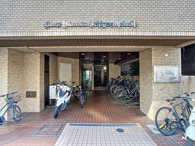 ライオンズマンション市谷薬王寺11階 エントランス