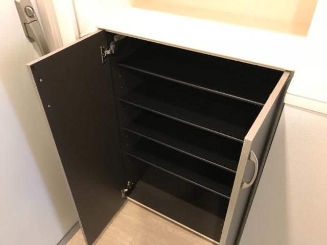 ビオラ・宮町203号室 下駄箱