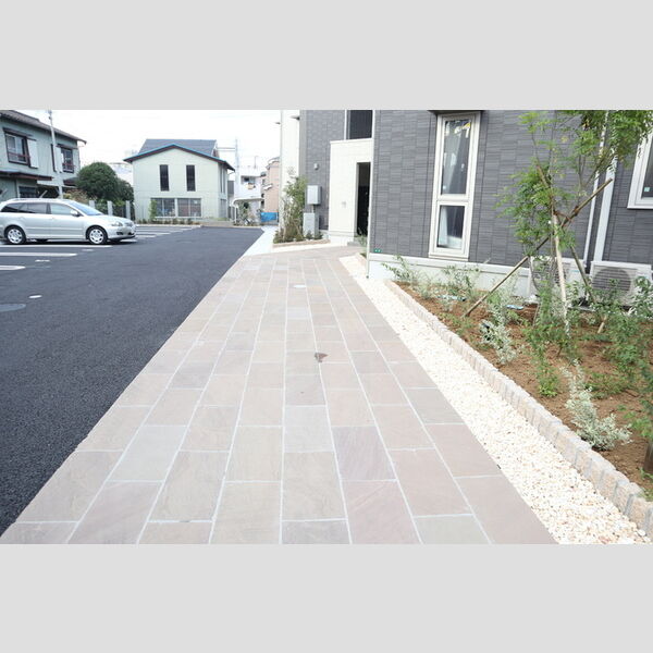 ヌヌース南鳩ヶ谷304号室 アプローチ