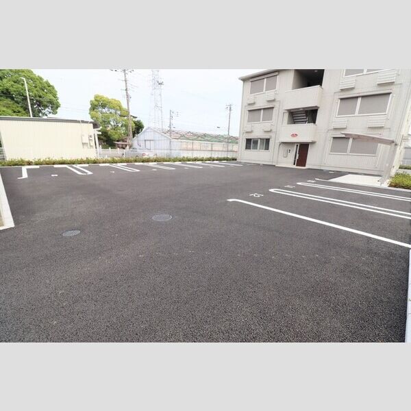 ルーデンス湘南Ⅱ 駐車場