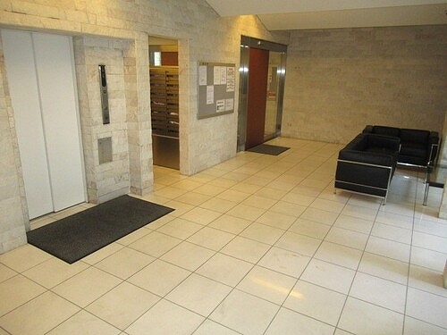 カテリーナ代々木プレイス2階 ロビー　※2021年6月撮影