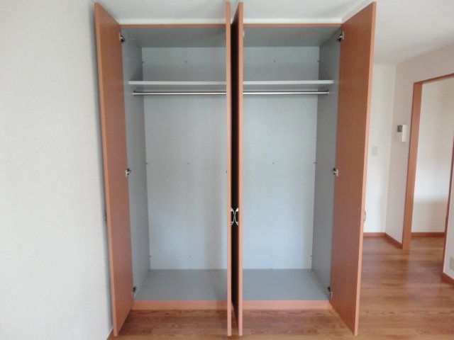 ガーデンヒルズNAKAYAMA参番館 クローゼット（リビング）
