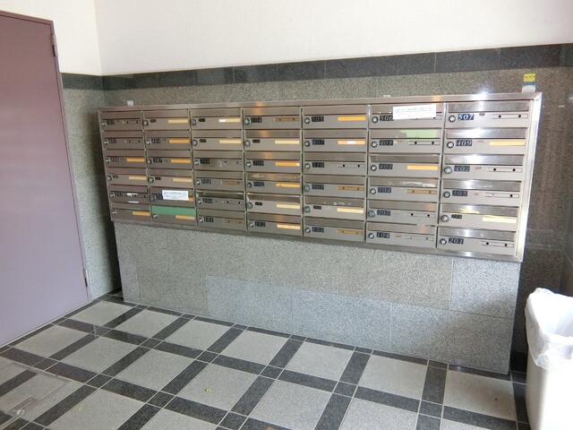 メゾンドリバージュ3階 エントランス