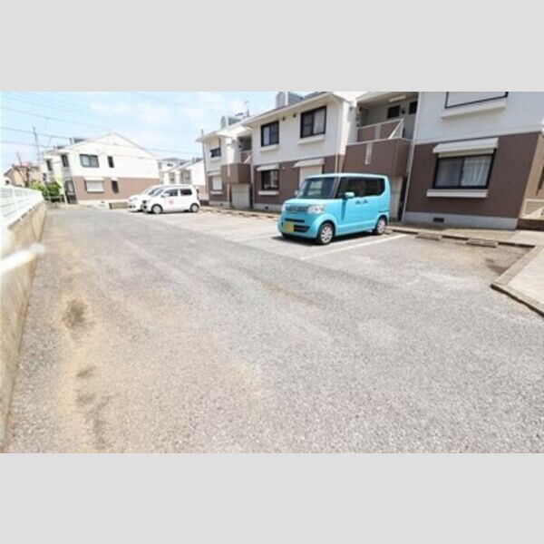 ロイヤルタウン泉　D 駐車場